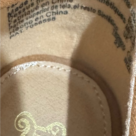 Women’s Brash wedges shoes size 9.                    Box 5 - Picture 3 of 6